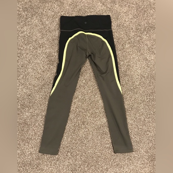 Athleta Legging Size Medium Tall - Picture 3 of 3